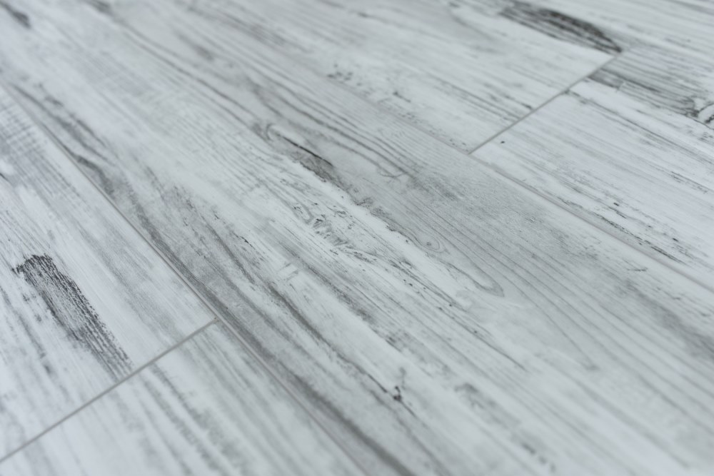 Замковая ПВХ плитка "Art Tile" Берёза Божоле (1220*152*5 мм) — купить в Энгельсе