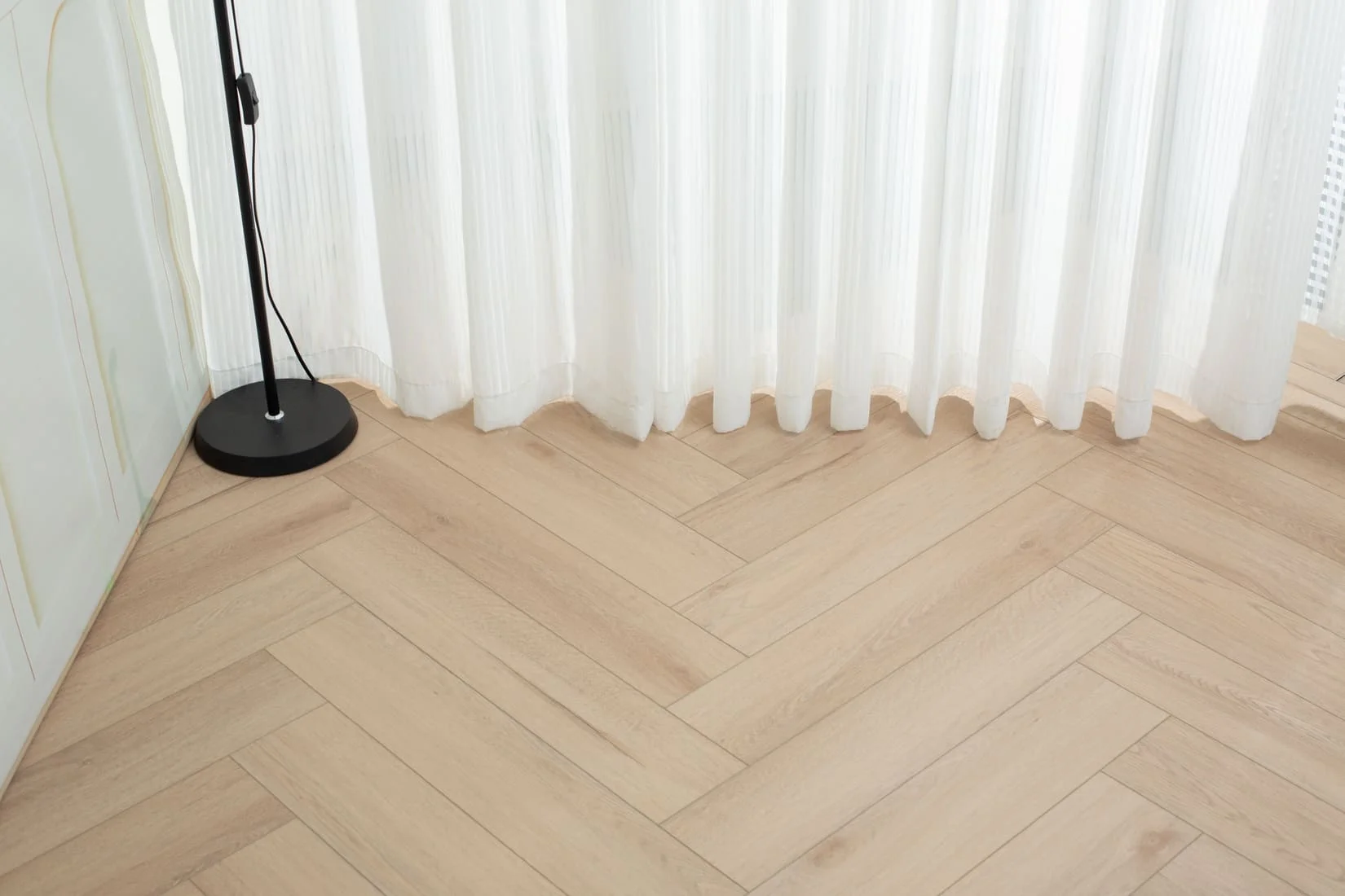 Плитка SPC "OneFloor" 3032 А,В  ЁЛКА (640*128*4 мм) — купить в Энгельсе