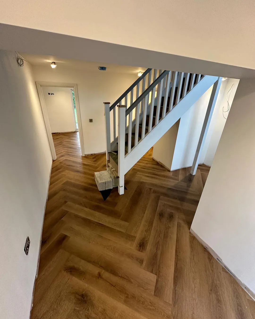 Кварцвиниловая плитка "Invictus" Royal Oak Mocca (406*102*2мм) — купить в Энгельсе