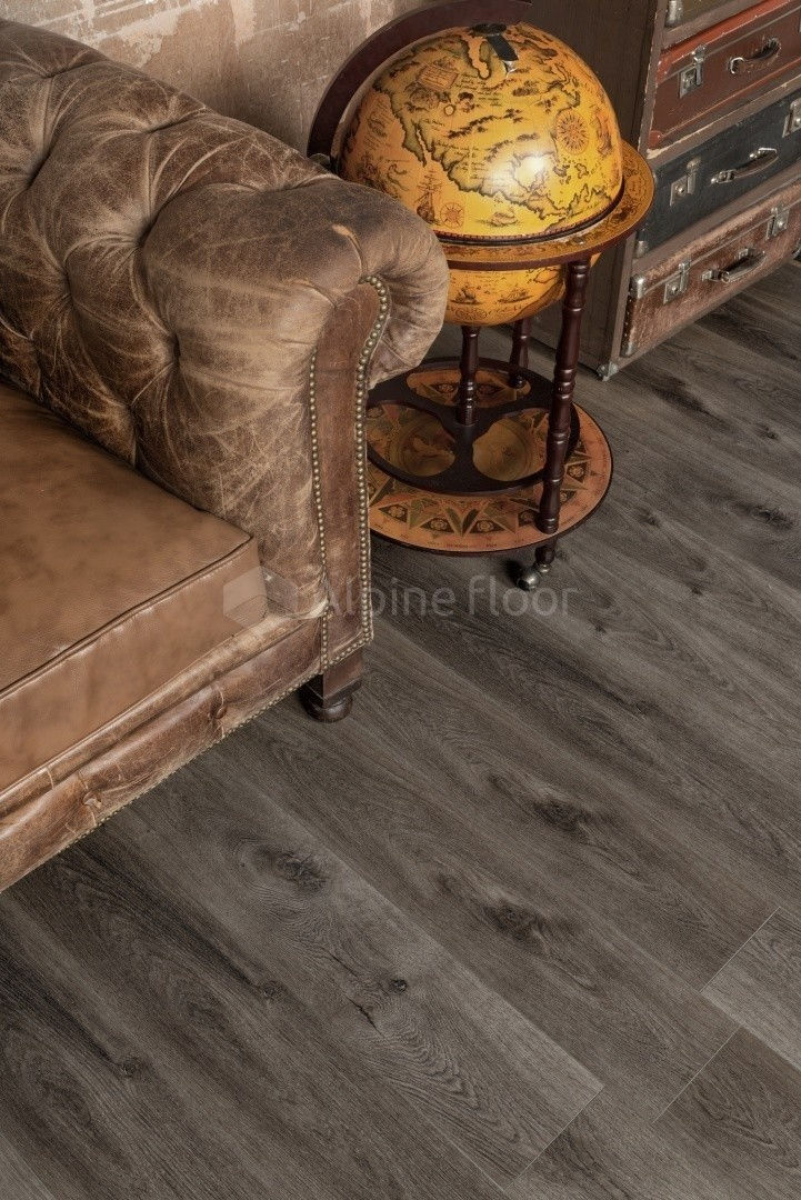 Замковая ПВХ плитка "Alpine Floor" Дуб торфяной  (1524*180*8мм) — купить в Энгельсе
