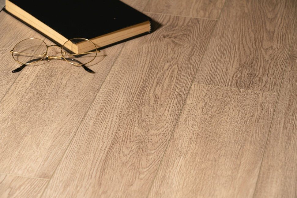Виниловый ламинат "Bonkeel" Style Дуб Гарднер (1200*125*4 мм) — купить в Энгельсе